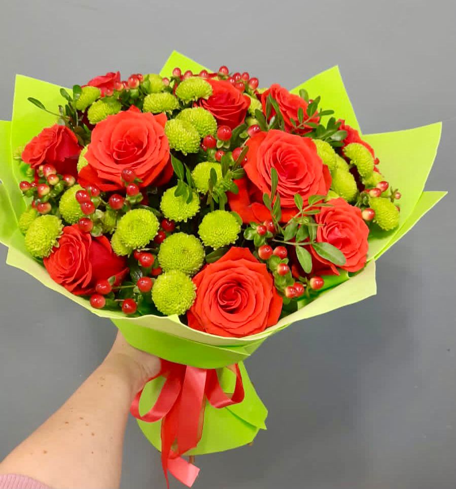 Букет цветов из: Хризантемы и Розы в Партените