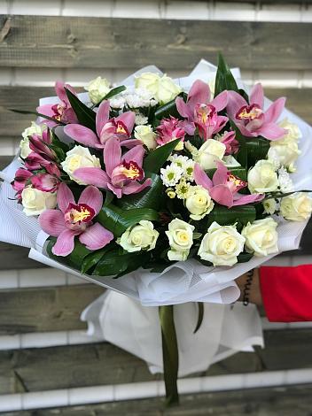 Букет цветов из: Розы и Хризантемы в Партените