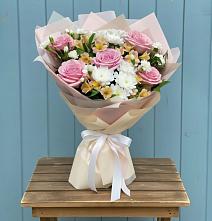 Букет цветов из:  Гвоздики, Орхидеи и Розы #REPLACE_PRED# Партените