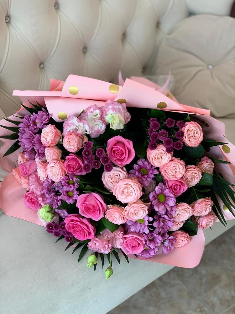 Букет цветов из: Хризантемы, Розы и Лизиантусы в Партените