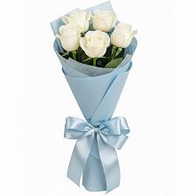 Букет 5 Белых роз Проуд в Партените