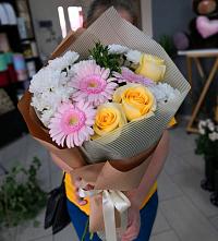 Букет цветов из:  Герберы, Розы и Хризантемы в Партените