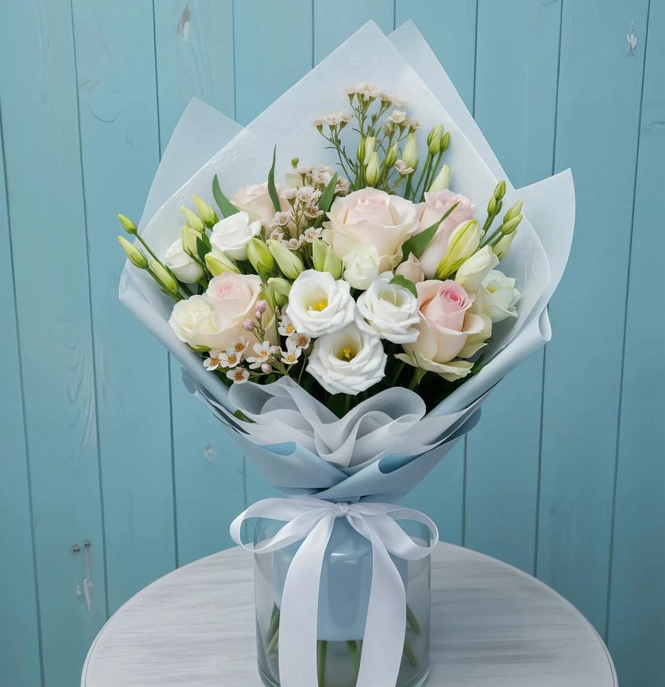 Букет цветов из: Розы и Лизиантусы в Партените