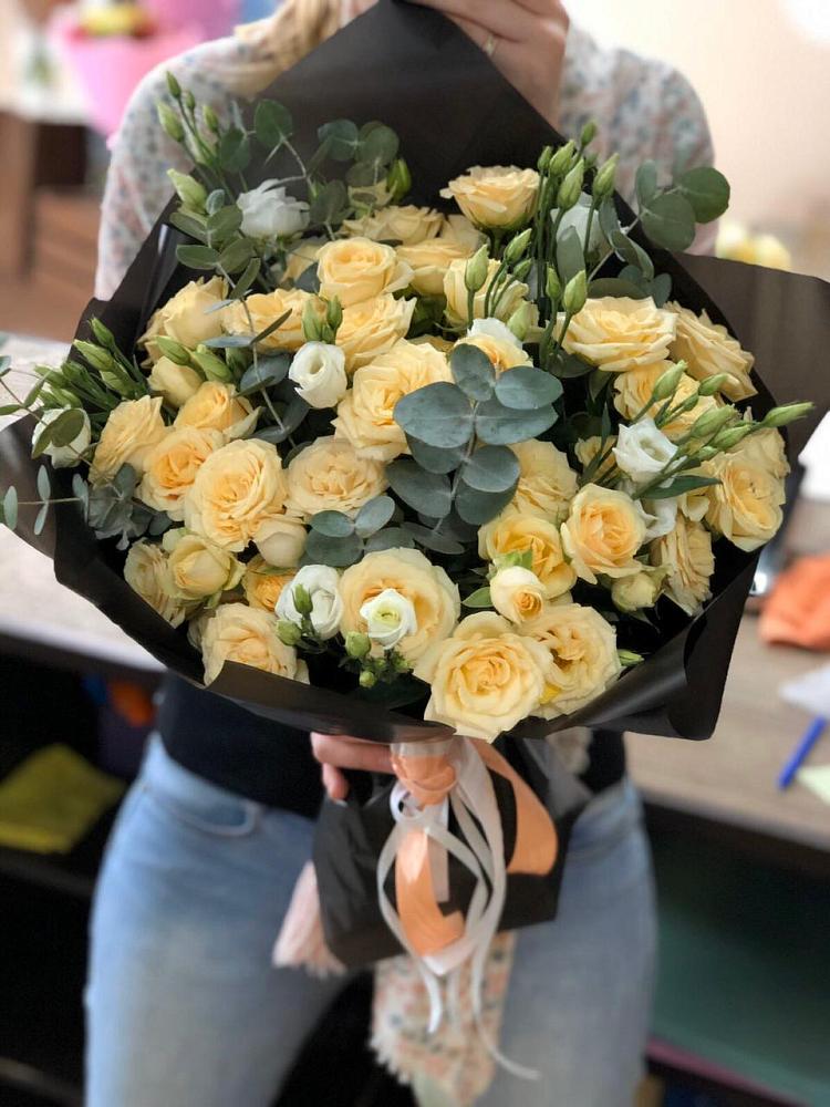 Букет цветов из: Розы и Лизиантусы в Партените