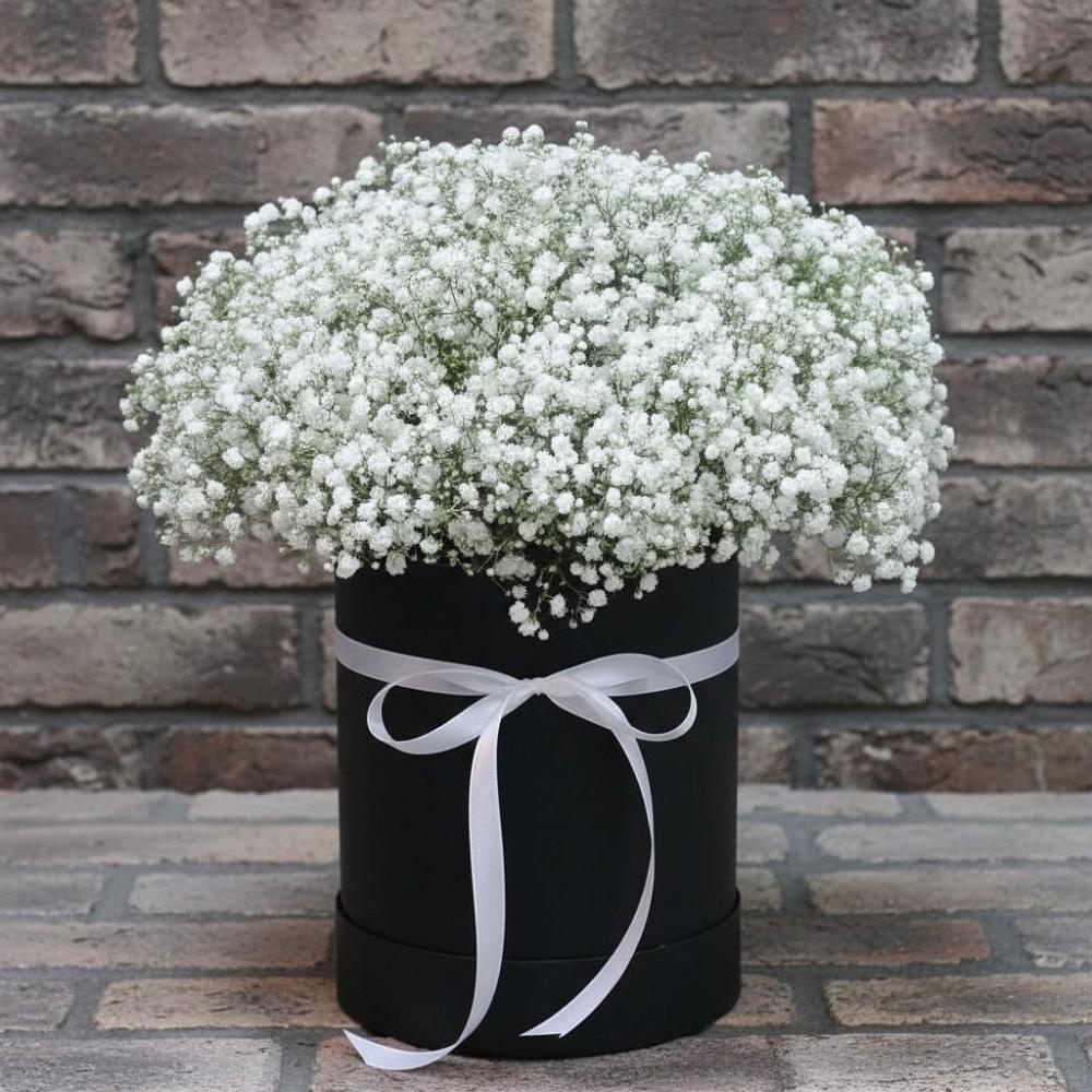 Цветочная композиция из Гипсофила в шляпной коробке в Партените