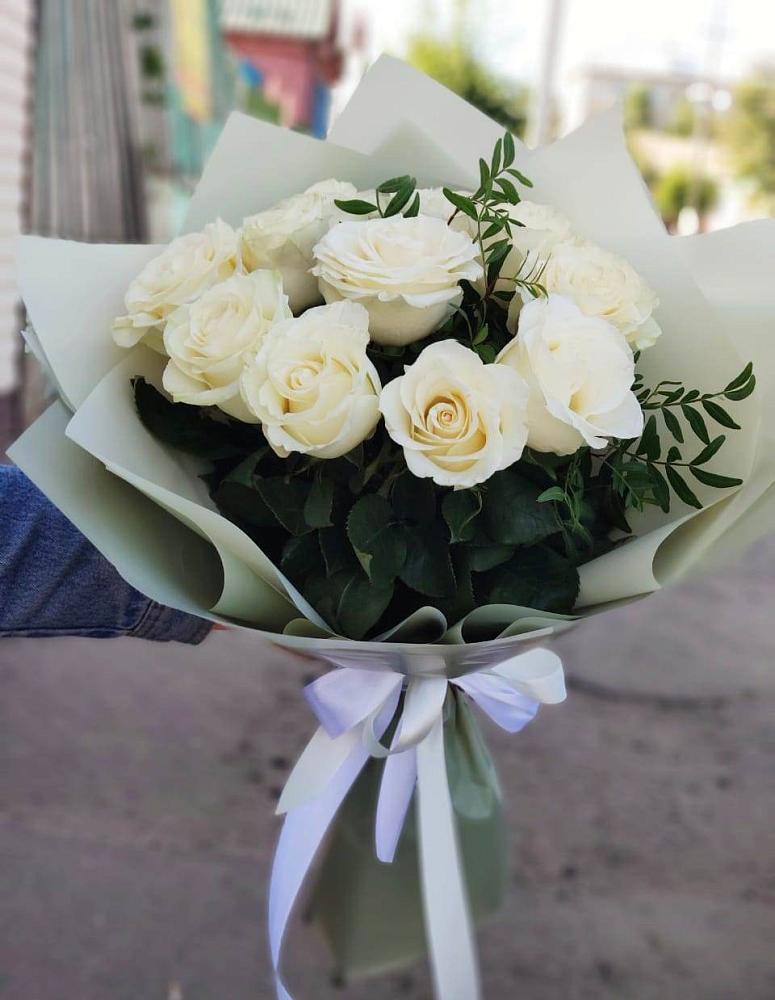Букет Белые розы Проуд в Партените
