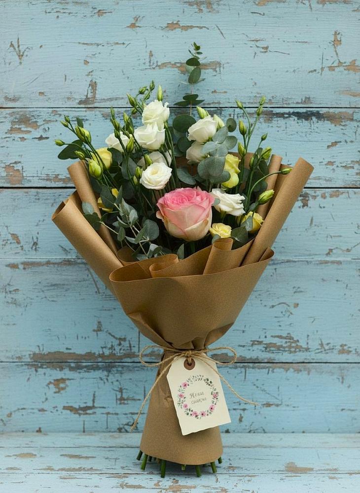 Букет цветов из: Розы и Лизиантусы в Партените