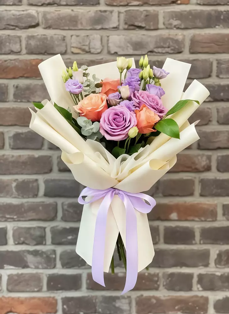 Букет цветов из: Лизиантусы и Розы в Партените