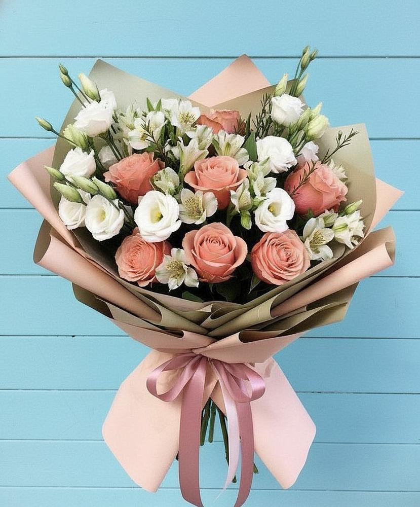 Букет цветов из: Розы, Альстромерии и Лизиантусы в Партените