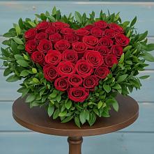 Цветочная композиция из Розы в виде сердца в Партените