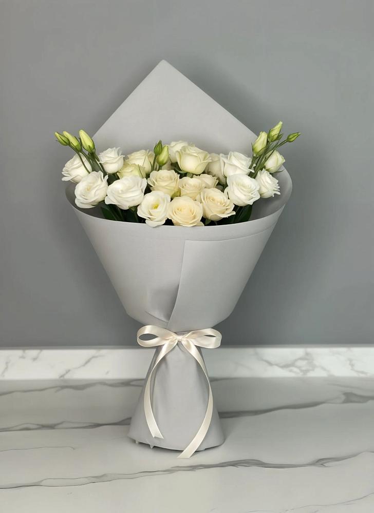 Букет цветов из: Розы и Лизиантусы в Партените