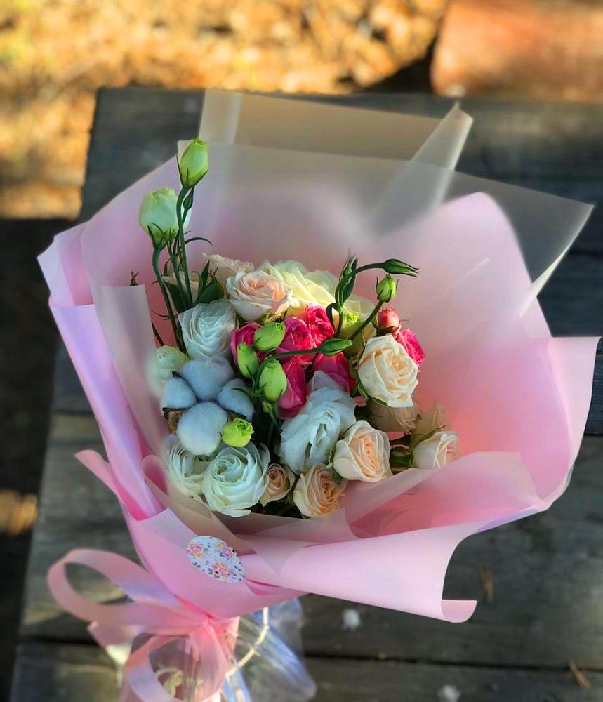 Букет цветов из: Розы и Лизиантусы в Партените