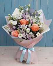 Букет цветов из:  Лизиантусы, Розы, Альстромерии и Гипсофила в Партените