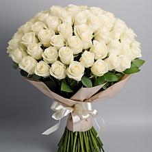 Букет 101 беля роза Белоснежка в Партените