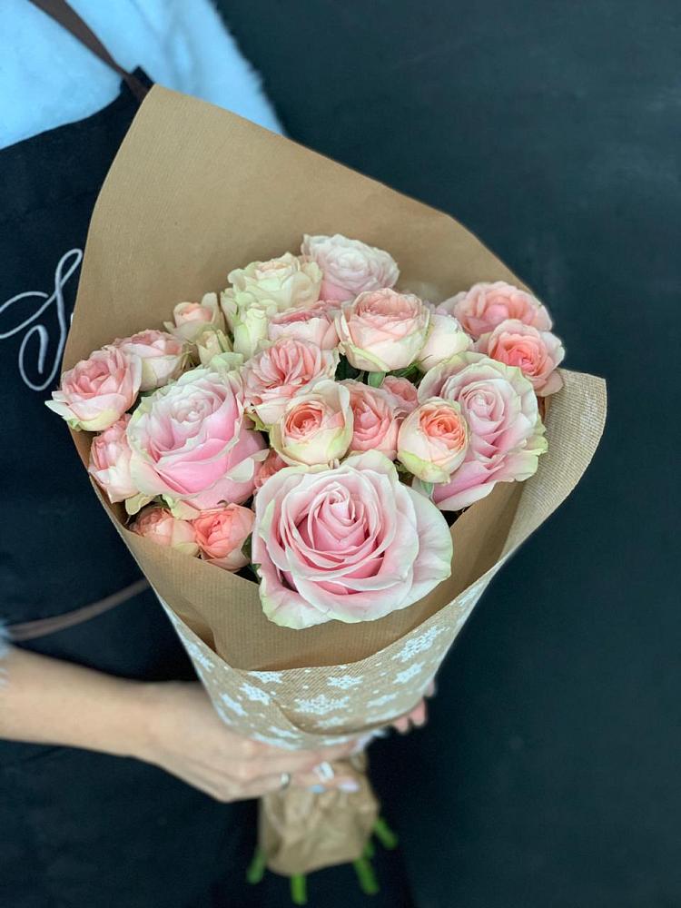 Букет цветов из: Хризантемы и Розы в Партените