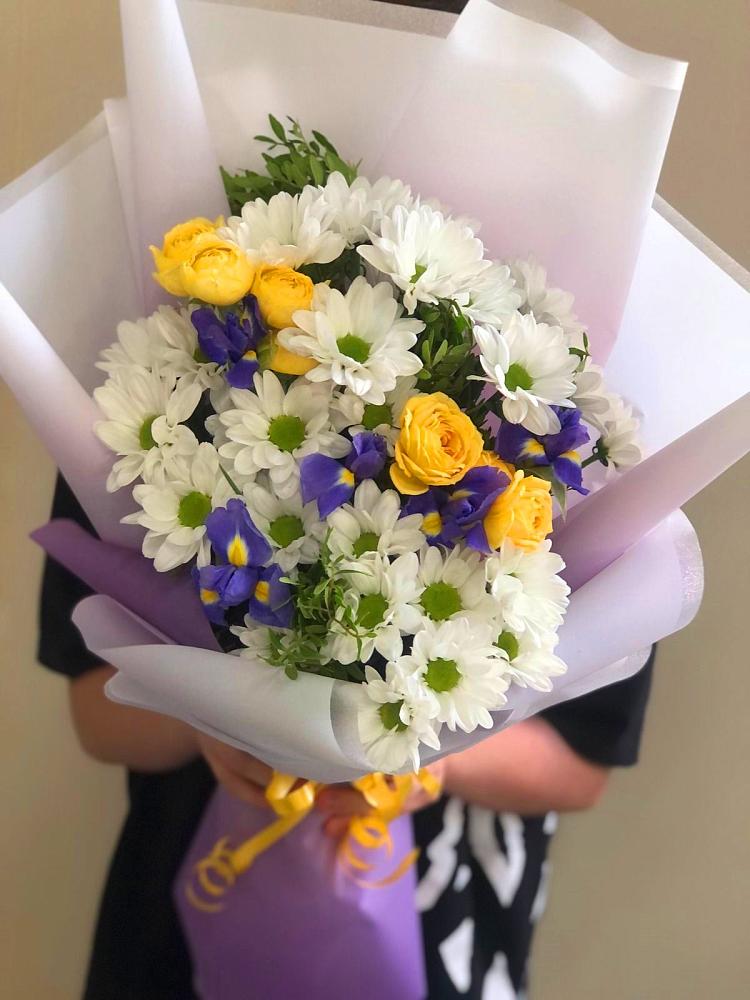 Букет цветов из: Ирисы, Хризантемы и Розы в Партените