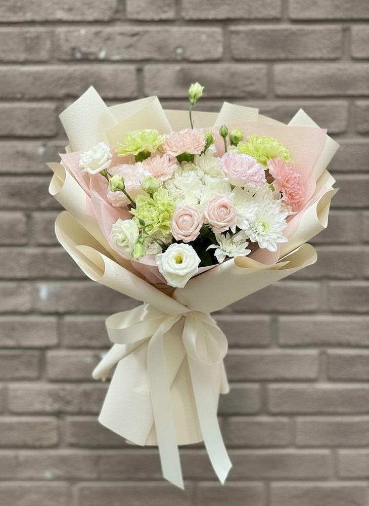 Букет цветов из: Гвоздики, Розы, Лизиантусы и Хризантемы в Партените