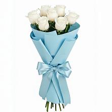 Букет 7 белых роз Проуд в Партените