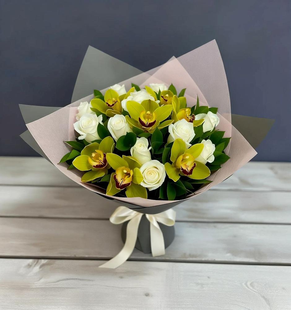 Букет цветов из: Орхидеи и Розы в Партените