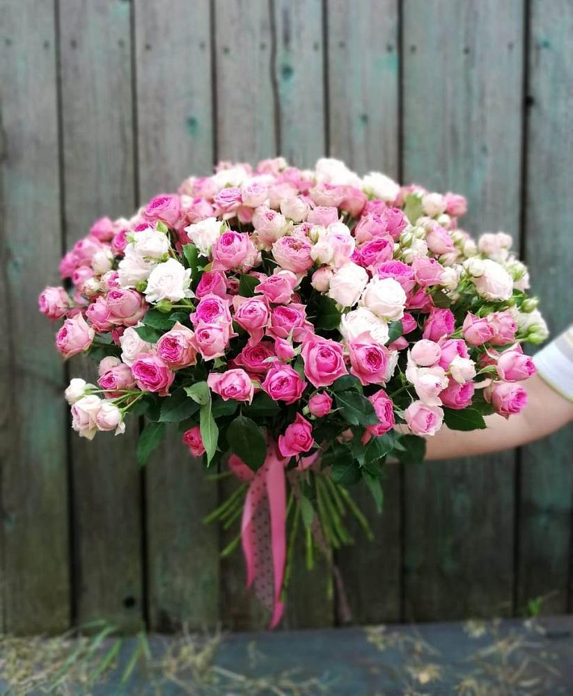 Букет Розовые кустовые розы Натали и Лав Лидия в Партените