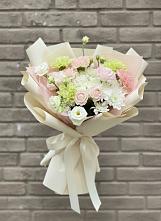 Букет цветов из:  Гвоздики, Розы, Лизиантусы и Хризантемы в Партените