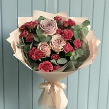 Букет цветов из:  Гвоздики и Розы в Партените