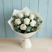 Букет Белые розы в Эвкалипте в Партените
