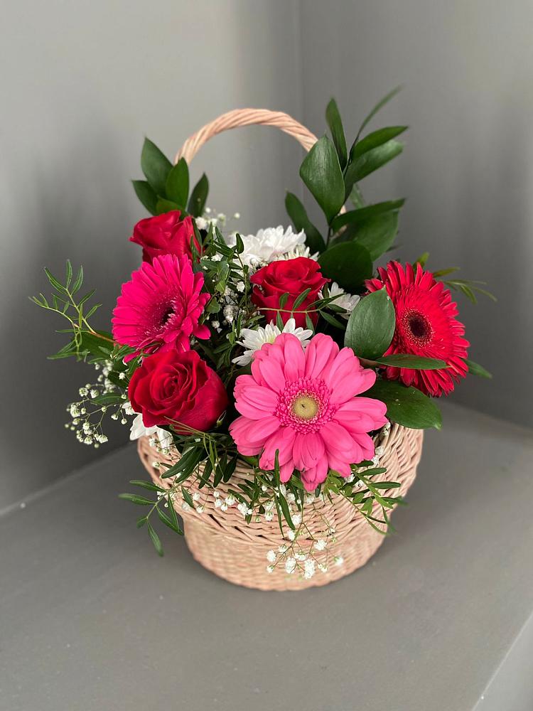 Цветочная композиция из Розы, Хризантемы и Герберы в корзине в Партените