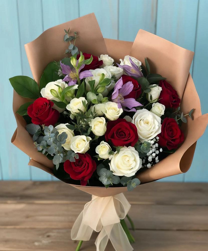 Букет цветов из: Розы и Альстромерии в Партените