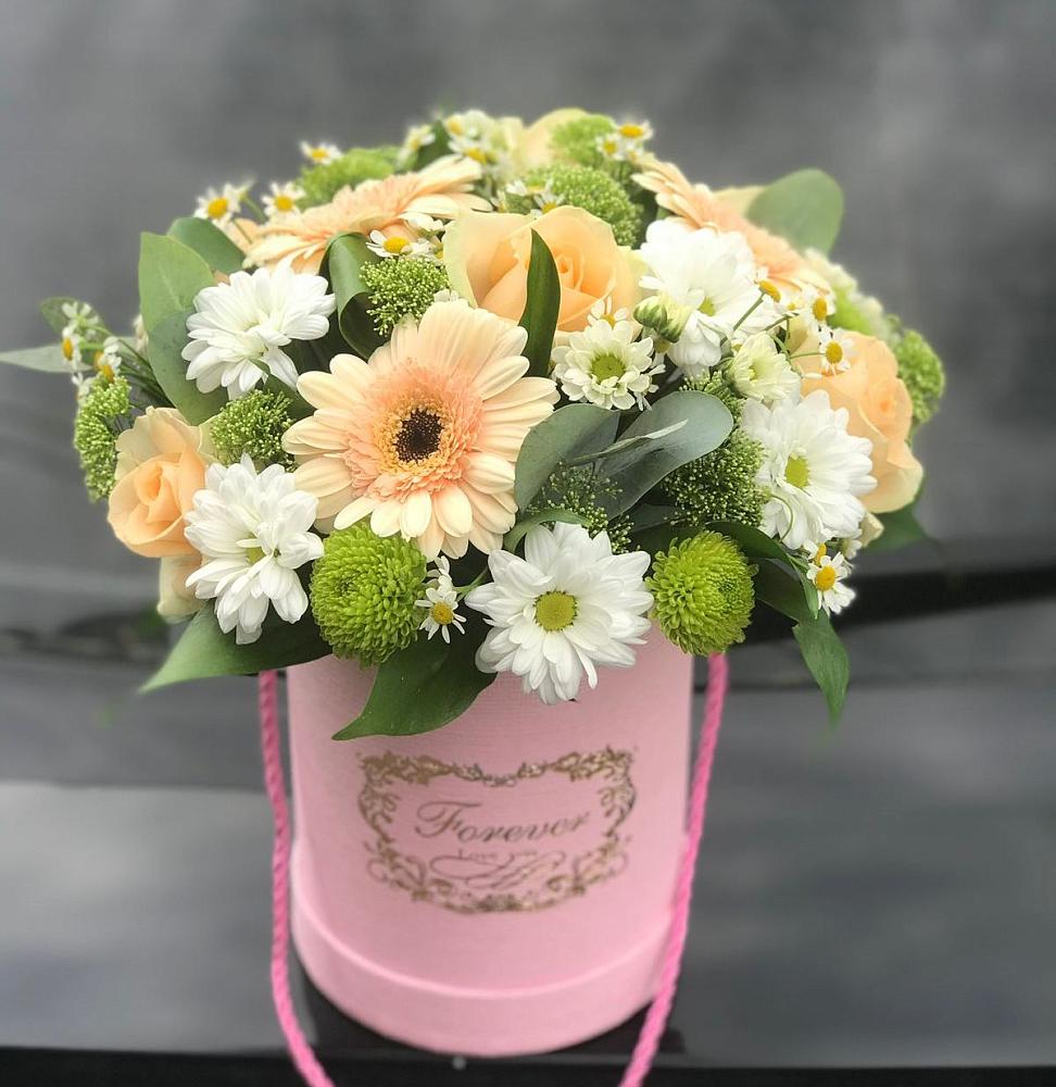 Цветочная композиция из Розы, Герберы и Хризантемы в шляпной коробке в Партените