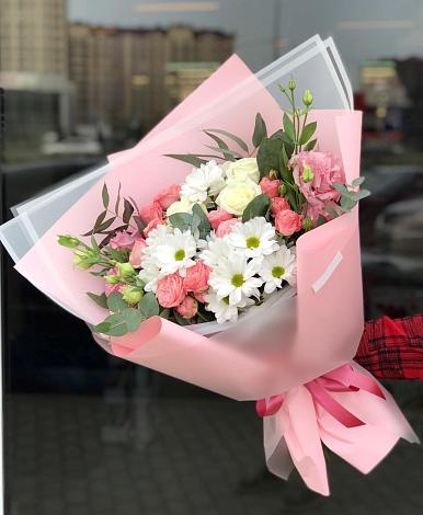 Букет цветов из: Розы, Лизиантусы и Хризантемы в Партените
