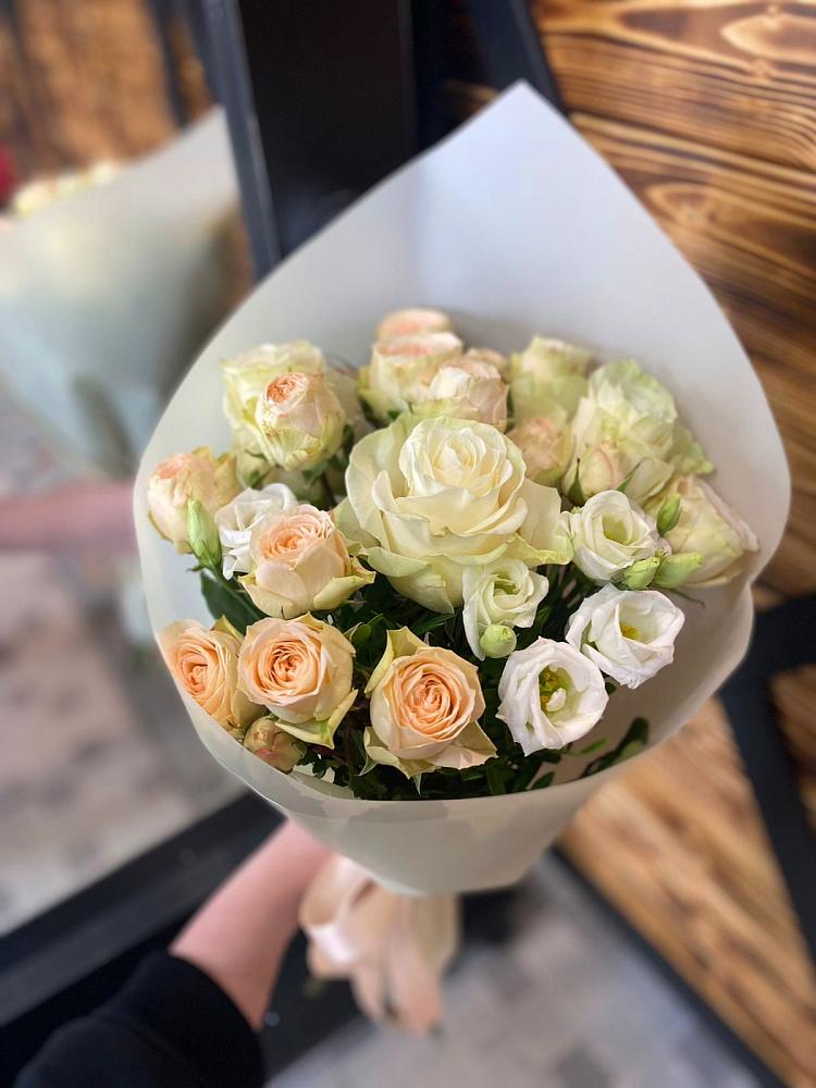 Букет цветов из: Розы и Лизиантусы в Партените