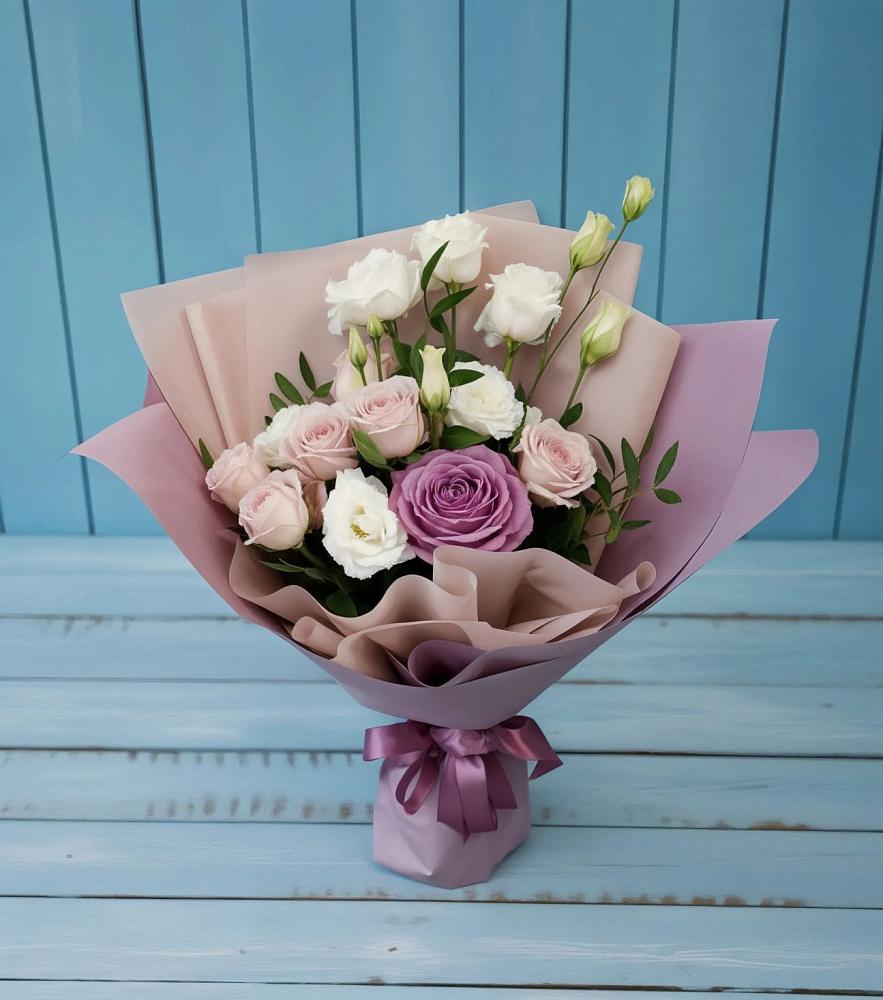 Букет цветов из: Розы и Лизиантусы в Партените